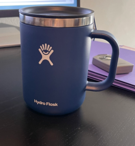 Blue tea mug with lid on desk
